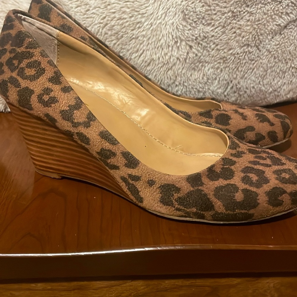 Nine West leopard print wedges